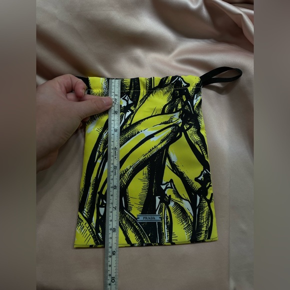 Auténtic prada drawstring bag - Picture 6 of 10